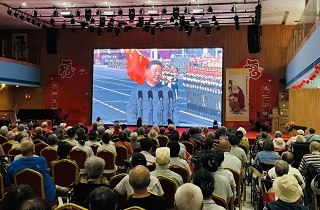 閱兵盛典燃?jí)阎荆?shī)韻長(zhǎng)歌頌英雄——燕達(dá)在住長(zhǎng)輩集體觀看抗戰(zhàn)勝利80周年閱兵儀式